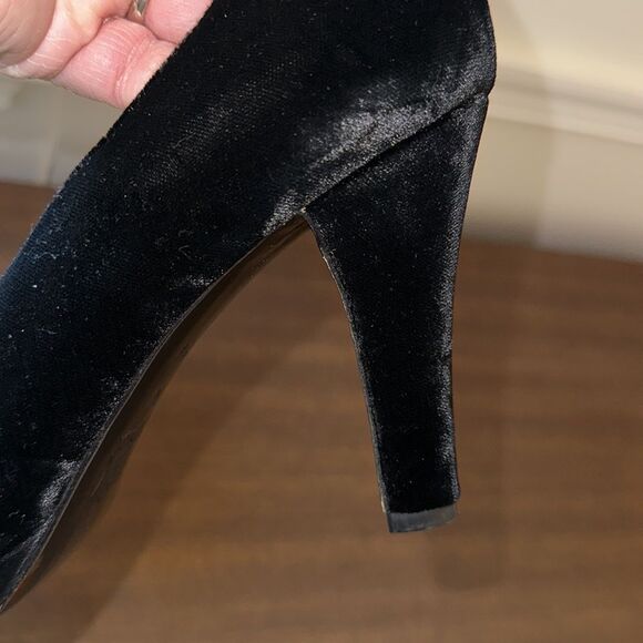 Yves Saint Laurent Suede Heels, Size 7.5 - Picture 7 of 13